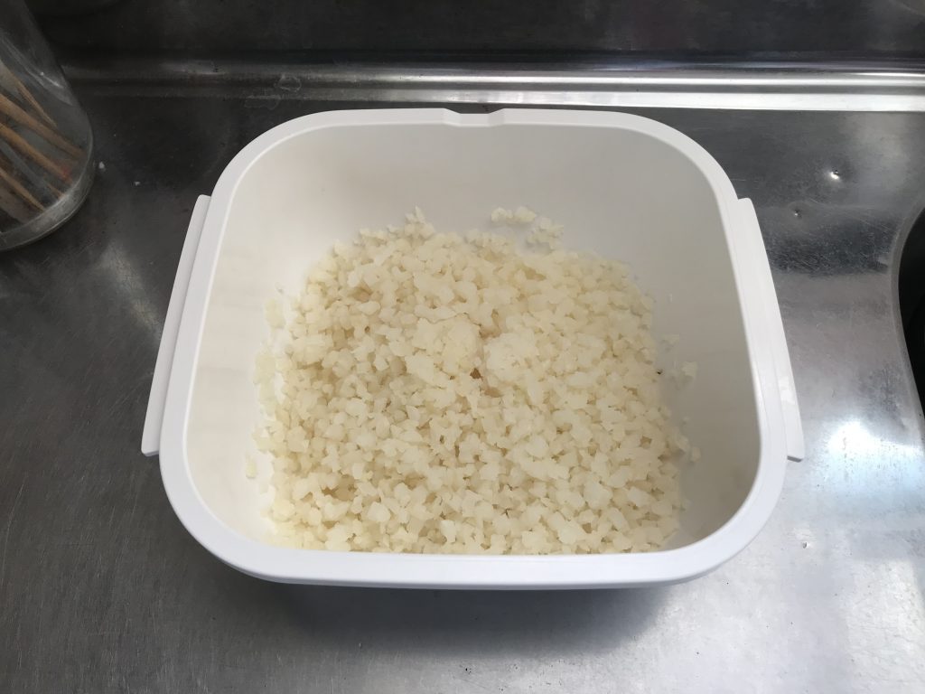 レンチン後のトップバリュ『お米のかわりに食べるカリフラワー』